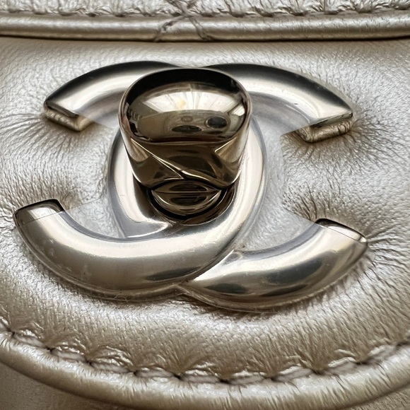 Auth Chanel 22s Large Gold Heart Bag - BNIB - Picture 4 of 12